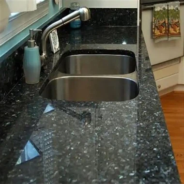 Bancadas em granito azul Volga